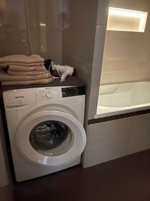 Priestranny 3 Izb. Apartman V Centre S Parkovanim. Banská Bystrica Exteriör bild