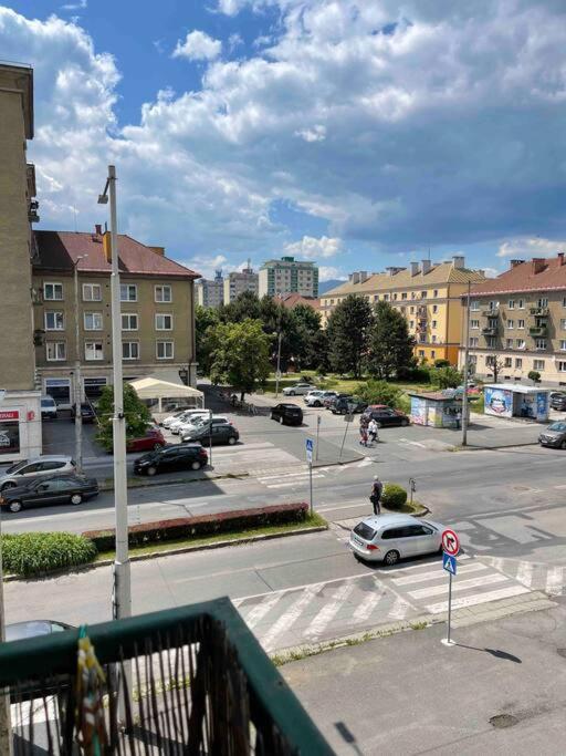 Priestranny 3 Izb. Apartman V Centre S Parkovanim. Banská Bystrica Exteriör bild
