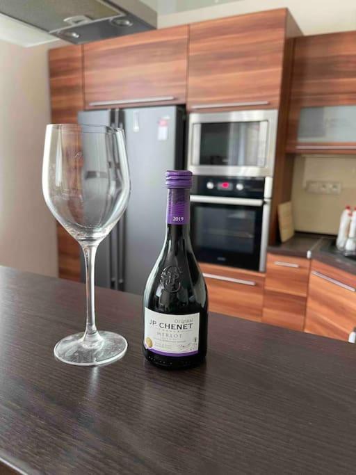 Priestranny 3 Izb. Apartman V Centre S Parkovanim. Banská Bystrica Exteriör bild