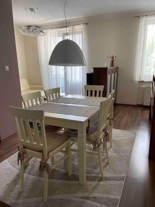 Priestranny 3 Izb. Apartman V Centre S Parkovanim. Banská Bystrica Exteriör bild